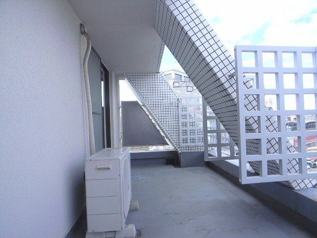 新生マンション天神　7階のバルコニー|別号室のものになります。現状優先。