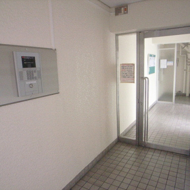 新生マンション天神　7階のエントランス