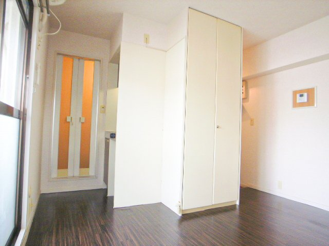 新生マンション天神　7階の居間・リビング|別号室のものになります。現状優先。