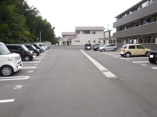 アヴァンスⅡの駐車場
