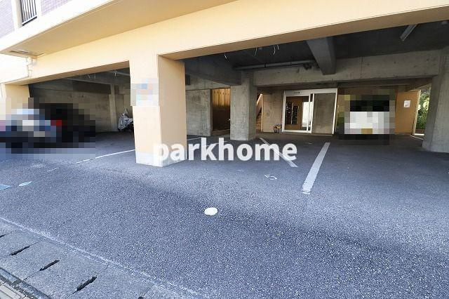 レジデンス山手の駐車場|カースペースがあります