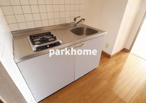 レジデンス山手のキッチン|コンパクトなキッチンで掃除もラクラク