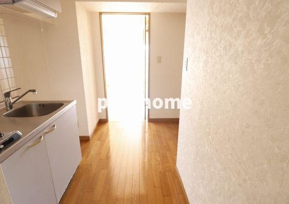 レジデンス山手の内装|明るい色調の室内です