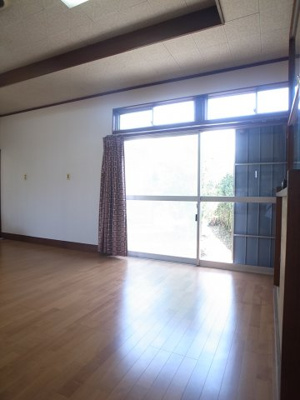 【居間・リビング】 | 亀井町平野貸家 | フローリングのキレイさが魅力☆