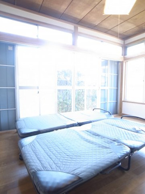 【洋室】 | 亀井町平野貸家 | あたたかい日差しが広がります☆