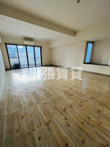 仲介手数料0円！泉グランドビルの居間・リビング