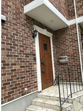 【エントランス】 | 六角橋戸建 | 清潔なエントランスです！