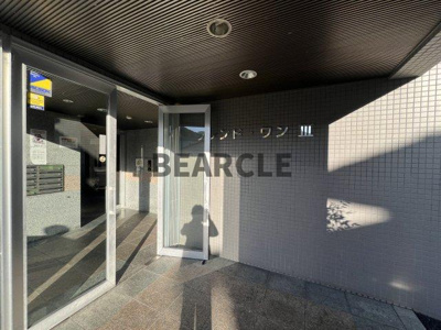 【エントランス】 | フレンド・ワンⅢ | 落ち着いたエントランスです