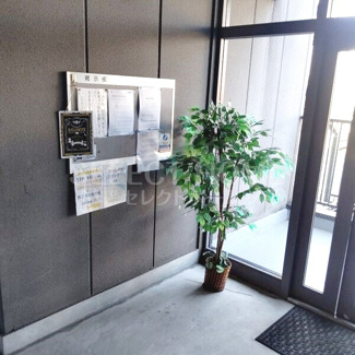 【エントランス】 | 落ち着いたエントランスです