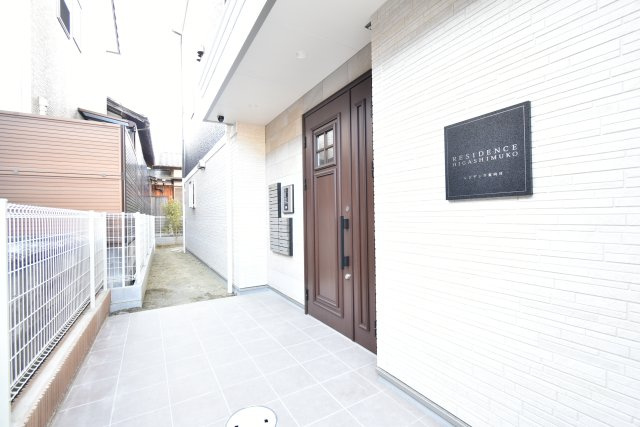 レジデンス東向日のエントランス