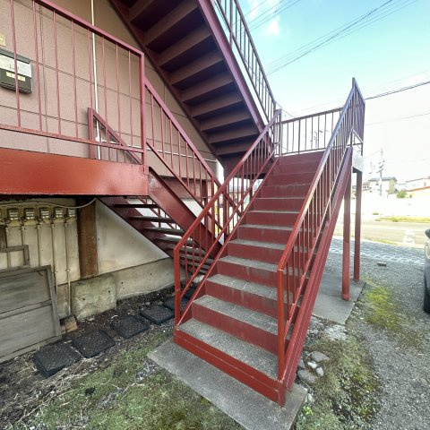 ハイツラポートAのエントランス