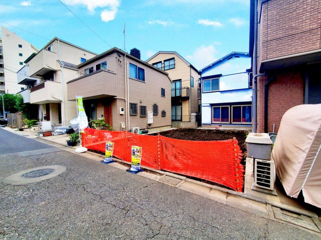 【外観】 | 世田谷区弦巻５丁目　建物提案型売地 | ＼建物提案型(セミオーダー対応)の売地、弦巻に誕生／
南公道に面した約20.58坪の整形地に、設計士とご相談の上建築が可能です♪♪