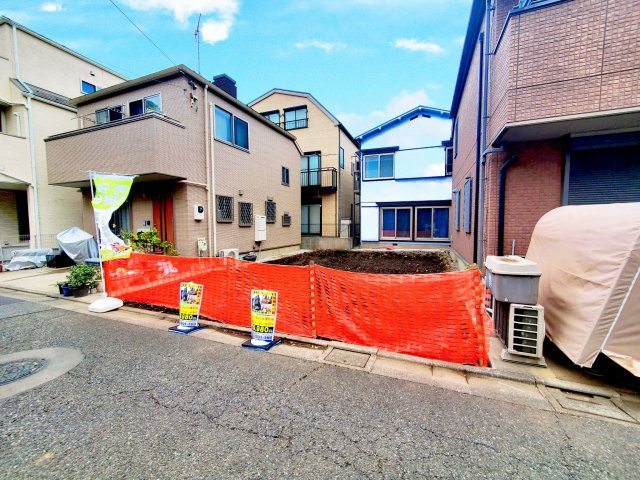 【前面道路含む現地写真】 | 世田谷区弦巻５丁目　建物提案型売地 | ＼建物提案型(セミオーダー対応)の売地、弦巻に誕生／
南公道に面した約20.58坪の整形地に、設計士とご相談の上建築が可能です♪♪