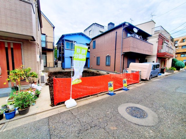 【外観】 | 世田谷区弦巻５丁目　建物提案型売地 | ＼建物提案型(セミオーダー対応)の売地、弦巻に誕生／
南公道に面した約20.58坪の整形地に、設計士とご相談の上建築が可能です♪♪