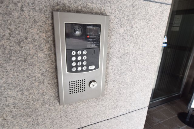 ライオンズマンション護国神社前のエントランス|ライオンズマンション護国神社前（2LDK）