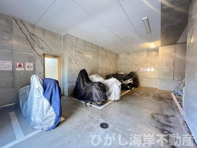 グランシティユーロレジデンス平塚の駐車場|バイク置場