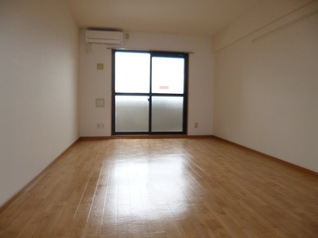 ＪＲＢハイツ倉敷駅前の居間・リビング|洋室