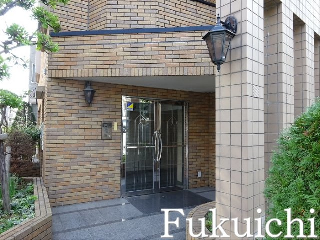 ベルメゾン目黒のエントランス