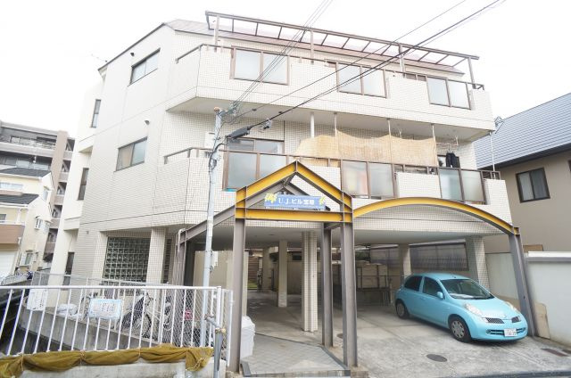 U.J.ビル宝塚の外観