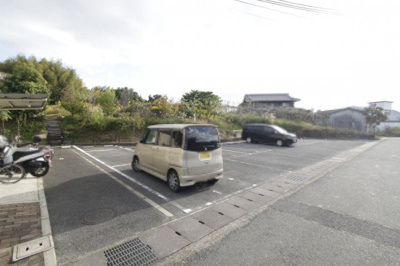 【駐車場】 | グリーンヴィラ壱番館 | 車をお持ちの方に嬉しい駐車場付きの物件です