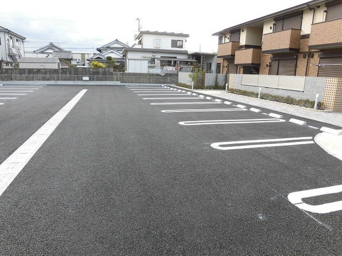 グランレーヴ壱番館の駐車場