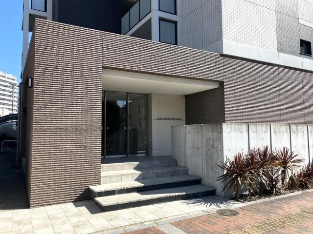 カサグランデ本町のエントランス