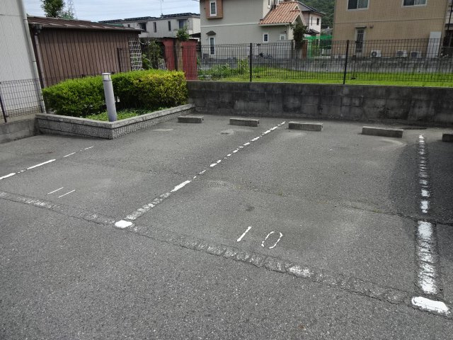 グランディーの駐車場