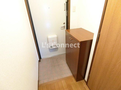 【玄関】 | カヤバプラザＥ館 | 下駄箱付きで靴も収納できます。