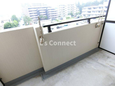 【バルコニー】 | カヤバプラザＥ館 | 晴れた日には洗濯物もたくさん干せます。