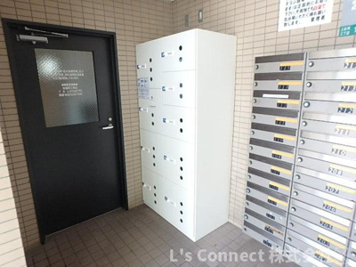 【その他共用部分】 | カヤバプラザＥ館 | 宅配ＢＯＸ付きでいつでも荷物を受け取れます。