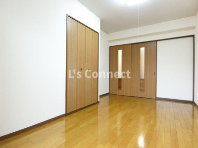 【居間・リビング】 | カヤバプラザＥ館 | 7．2帖の洋室です。