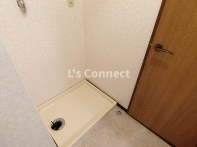 【設備】 | カヤバプラザＥ館 | 室内洗濯機置き場には排水パン付き。
