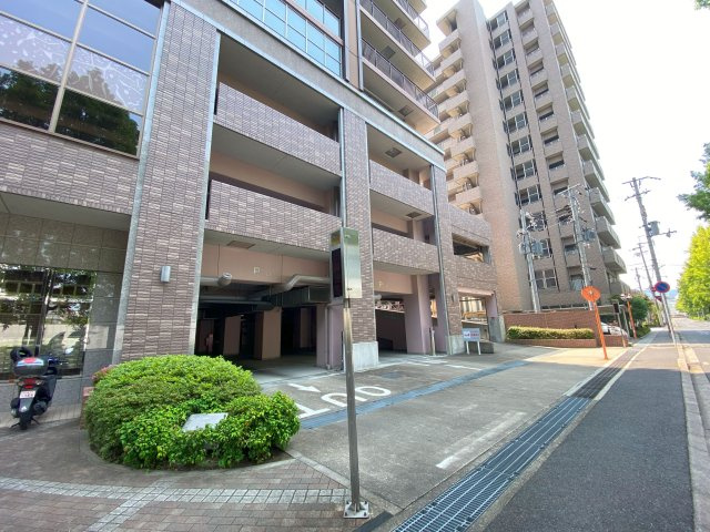 【中古マンション】デリード大津におの浜レイクサイドタワーの駐車場