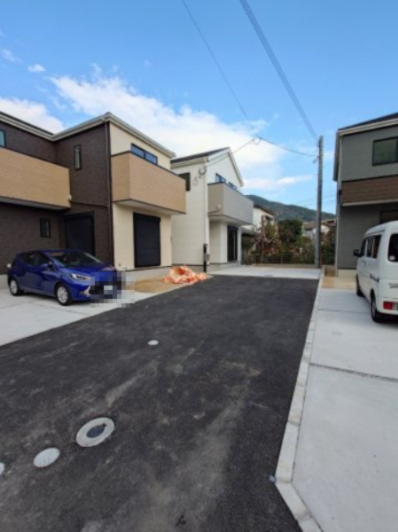 ケイアイ Fit－フィット－小倉南区若園2丁目１期　【小倉南区　新築戸建て】の前面道路含む現地写真|前面道路は交通量も少なく駐車しやすい♪