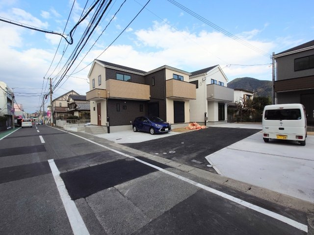 ケイアイ Fit－フィット－小倉南区若園2丁目１期　【小倉南区　新築戸建て】の前面道路含む現地写真|前面道路は交通量も少なく駐車しやすい♪