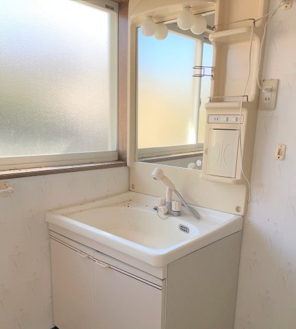 呼子町売家の独立洗面台