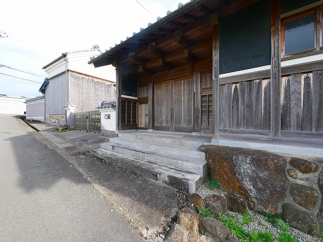 八島町貸家の外観