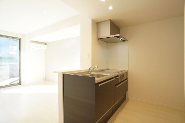 Bloom　Stageのキッチン|システムキッチンは3口IHヒーター・グリル付き♪