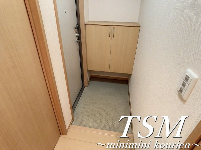 Ｇｒｅｅｎ　Ｖａｌｌｅｙ香里ヶ丘Ａ棟の玄関