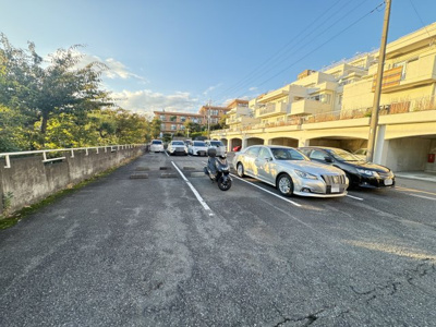 【駐車場】 | 【売主直売】サンハイツ新井町3号棟 | 駐車場です。