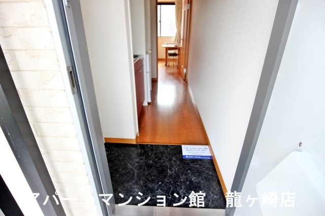 レオパレスヴェルドミールの玄関