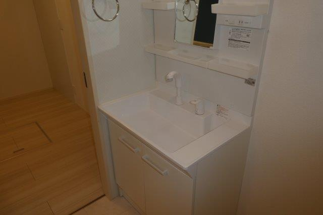 プリムヴェール大内Dの独立洗面台|シャンプードレッサー