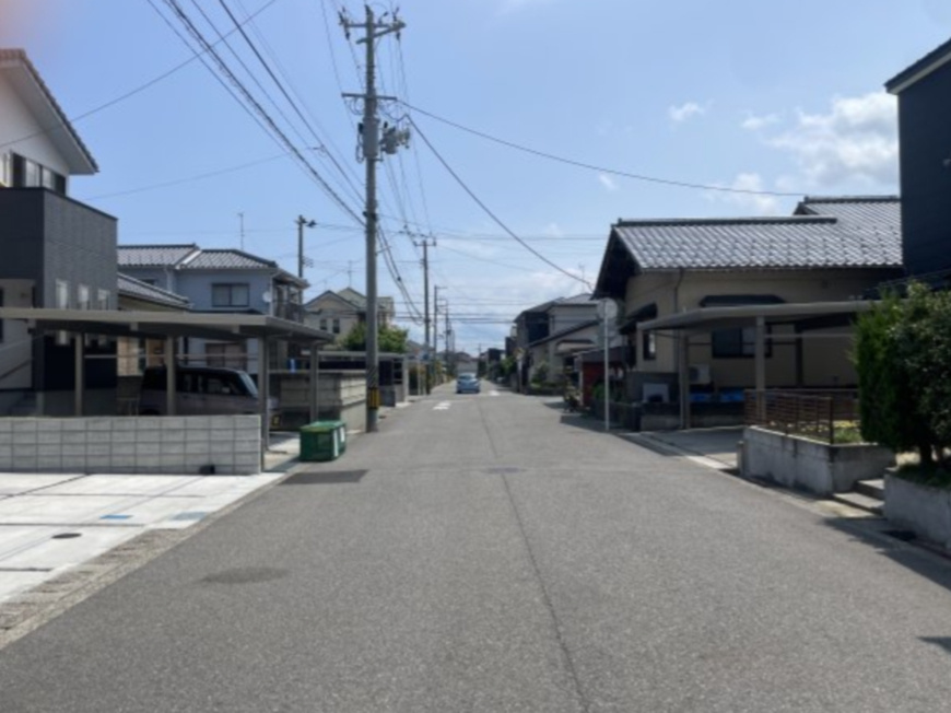 リーブルガーデン　東区有楽第１　全２棟の前面道路含む現地写真