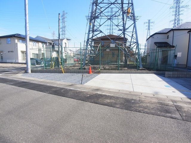 新築　高崎市日高町23-1期　LIGNAGE　1号棟の駐車場|現地写真　駐車スペース並列2～3台分可能です！
