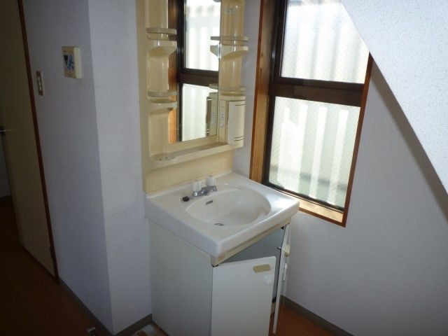 【洗面所】 | イッツ・ア陶栄 | ※同建物同型別のお部屋