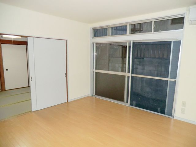 テラスハウス山王の洋室