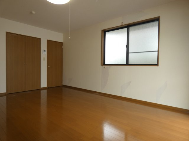 【寝室】 | ソファーなんかも置ける広さです