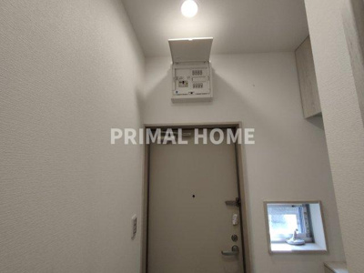 【玄関】 | アルジェネーロ三ッ沢 | 明るい玄関です