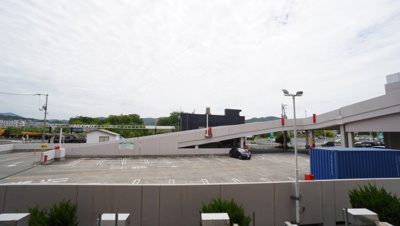 【展望】 | 【上質リフォーム】フローレンス緑井 | 【四季を感じる】
四季の移ろい・爽やかな青空や風を感じられ
自然を愉しめるパノラマビュー。
毎日の暮らしに余裕を感じさせてくれる、
遮る物の無い開放的な眺望を是非、ご堪能ください。