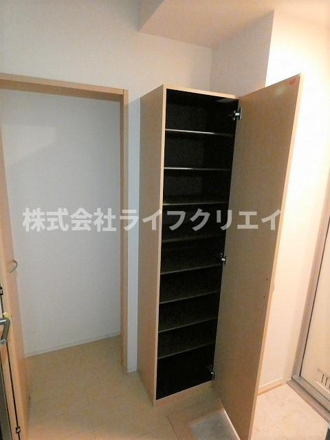 クレセントコートKayの玄関